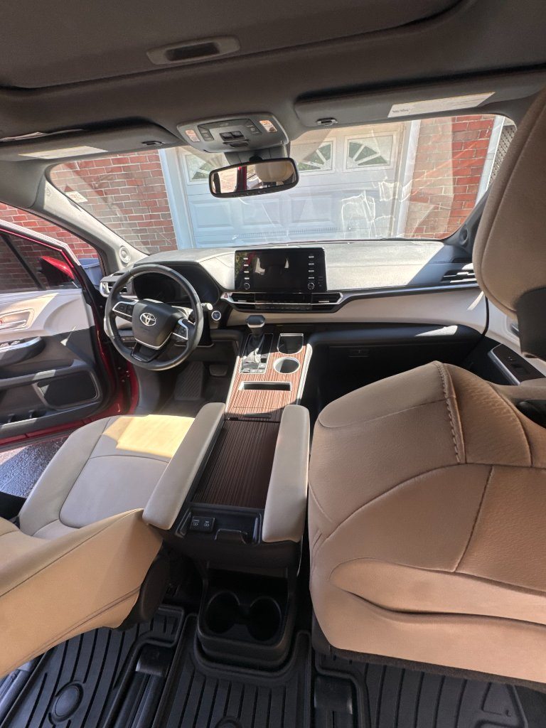Clean front cabin of the Toyota Sienna after its Complete Package